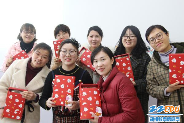 老师们展示牛轧糖作品 老师们展示牛轧糖作品