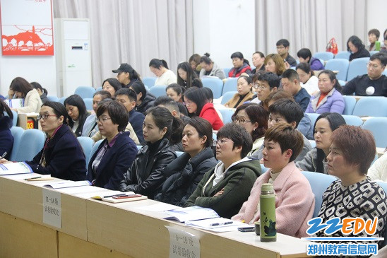 参加培训会的家长1 参加培训会的家长1