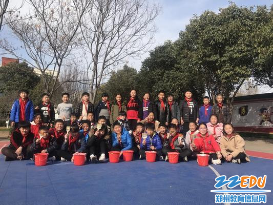 3.12 薛岗小学植树节活动_调整大小 3.12 薛岗小学植树节活动_调整大小