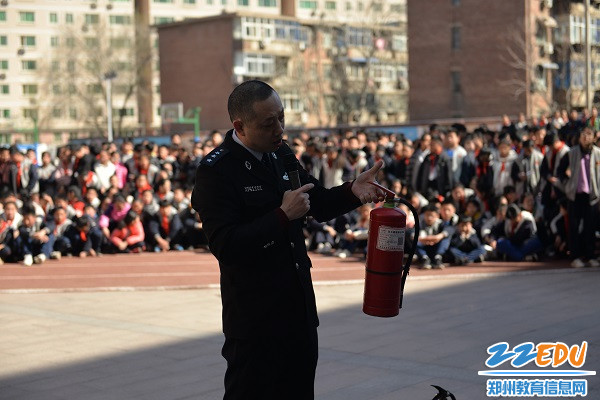 4陈教员详细讲解灭火器的使用 4陈教员详细讲解灭火器的使用