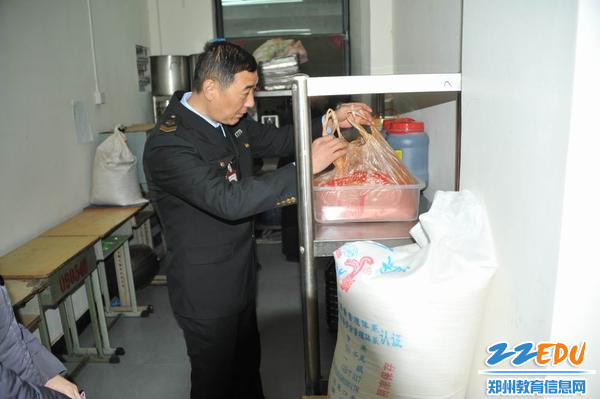 检查组检查食品原材料 检查组检查食品原材料