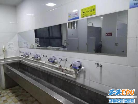 设施完善的洗漱间 设施完善的洗漱间