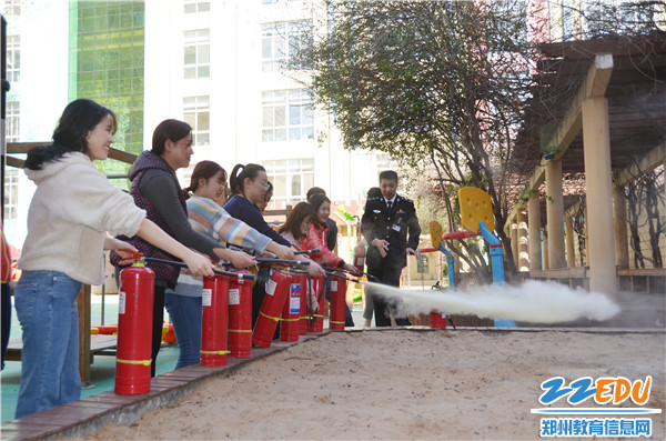 学习灭火器正确使用方法 学习灭火器正确使用方法