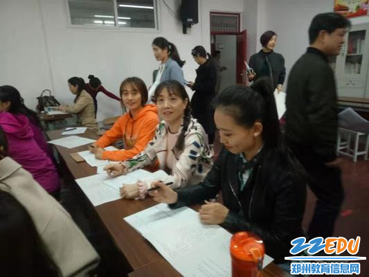 啦啦操队和体育舞蹈队专业教练 啦啦操队和体育舞蹈队专业教练