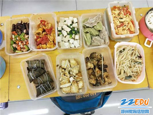 图二孩子们带来的美食_副本 图二孩子们带来的美食_副本