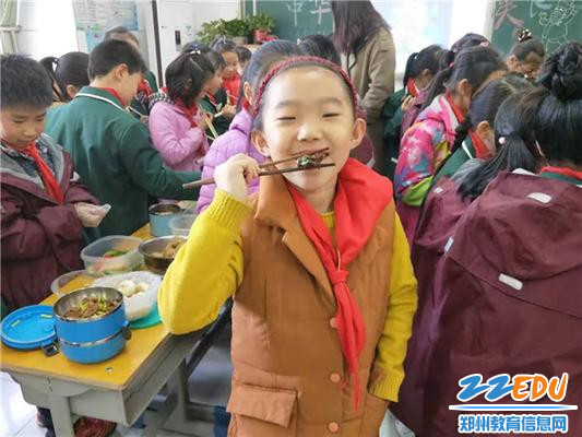 图四洋溢着快乐的笑容_副本 图四洋溢着快乐的笑容_副本