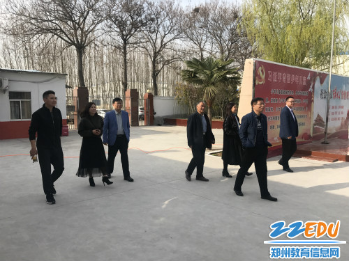荥阳市龙门实验学校校长王西政一行来学校调研 荥阳市龙门实验学校校长王西政一行来学校调研