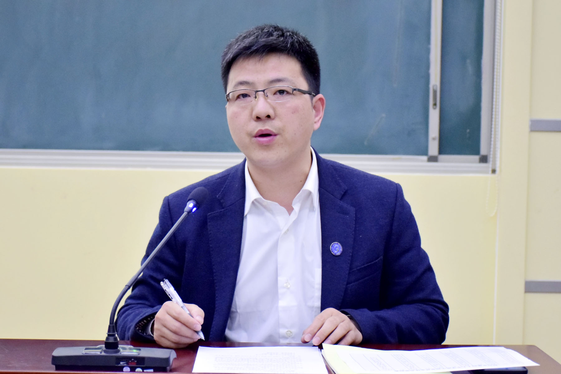 办公室主任刘志勇主持会议