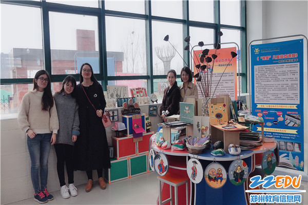 4、“暖暖爱“绘本阅读工作室成员合影 4、“暖暖爱“绘本阅读工作室成员合影