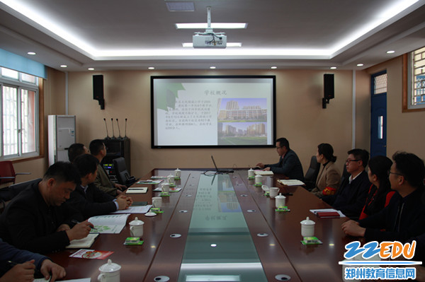 安全督导团团一行听取文化绿城小学进行安全汇报 安全督导团团一行听取文化绿城小学进行安全汇报