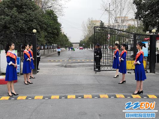 礼仪队引导参赛师生入场_副本 礼仪队引导参赛师生入场_副本