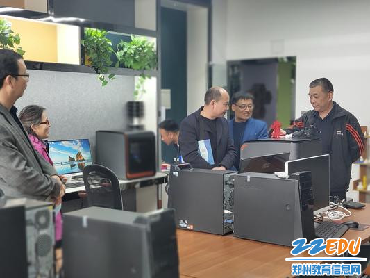 2实地参观3D打印空间 2实地参观3D打印空间