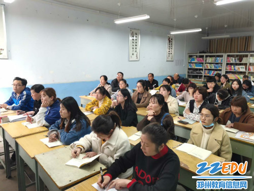 03 全校教师静静倾听质量分析、认真做笔记 03 全校教师静静倾听质量分析、认真做笔记