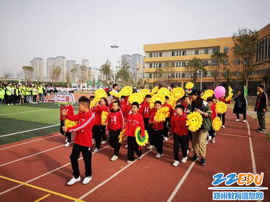 二二班向日葵方队_调整大小 二二班向日葵方队_调整大小