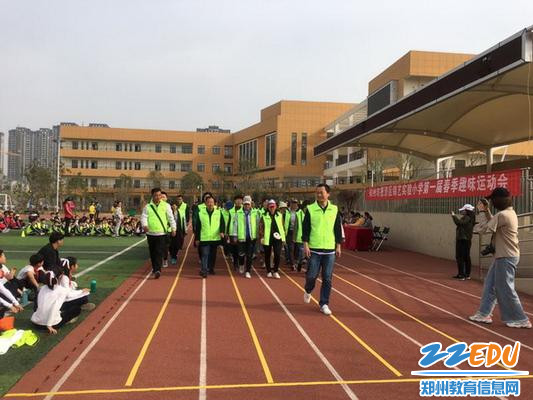 家长志愿者方队_调整大小 家长志愿者方队_调整大小