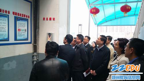 调整大小 3观看食堂制度以及对舌尖上的安全网进行询问 调整大小 3观看食堂制度以及对舌尖上的安全网进行询问