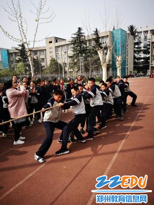 男生拔河比赛 男生拔河比赛