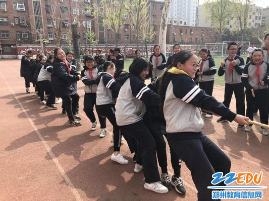 女生拔河比赛 女生拔河比赛