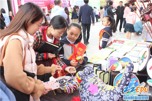 2.小解说员精彩解说 2.小解说员精彩解说