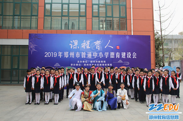 参演学生们合影留念 参演学生们合影留念