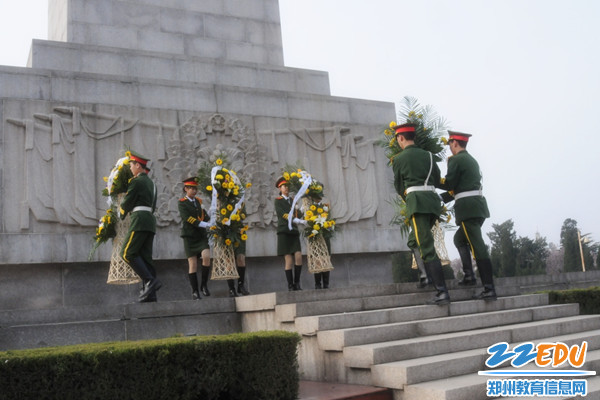 祭扫烈士陵园 祭扫烈士陵园