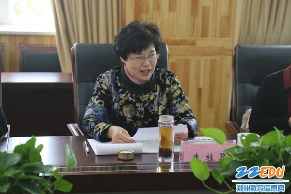 信阳师范学院教育科学学院院长朱桂琴教授现场指导