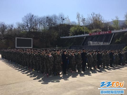 集体宣誓：挑战自我，放飞理想