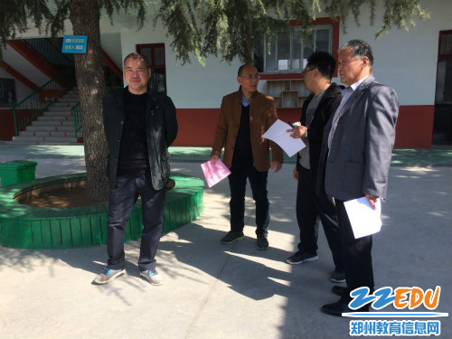 03 中心校领导和我校领导交流学校情况 03 中心校领导和我校领导交流学校情况