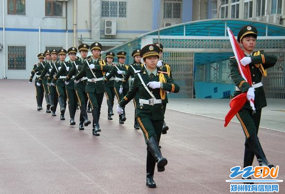 国旗护卫队护卫国旗入场 国旗护卫队护卫国旗入场