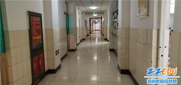 4.清扫干净的教学楼楼道 4.清扫干净的教学楼楼道
