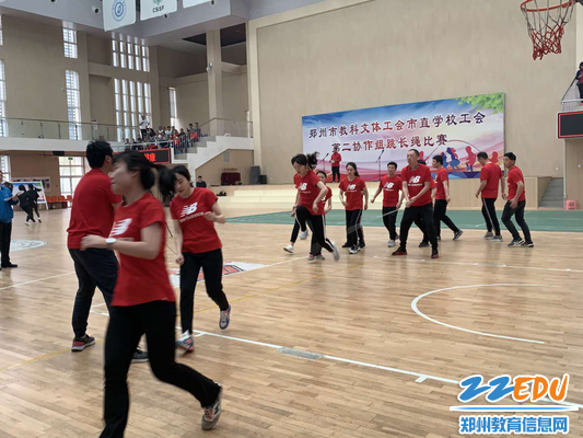 比赛正如火如荼的进行着 比赛正如火如荼的进行着