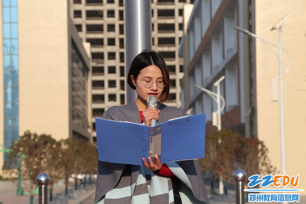 李小瑞老师对雷锋月活动进行总结表彰 李小瑞老师对雷锋月活动进行总结表彰