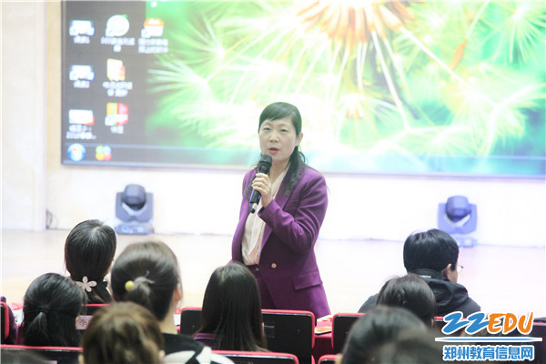 校长徐丽鼓励全体教师在自己的教育实践中要做一个有心人 校长徐丽鼓励全体教师在自己的教育实践中要做一个有心人