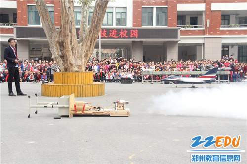 2、航模发动机点火瞬间 2、航模发动机点火瞬间