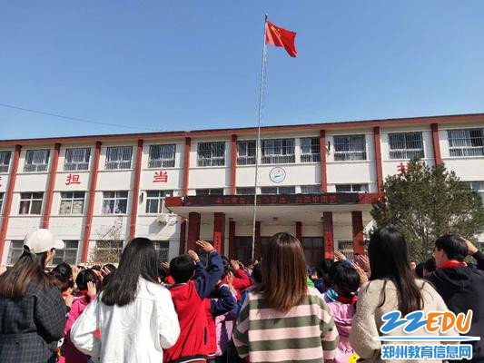 缅怀先烈升旗 缅怀先烈升旗