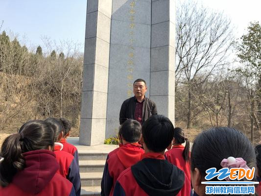烈士碑前教育 烈士碑前教育