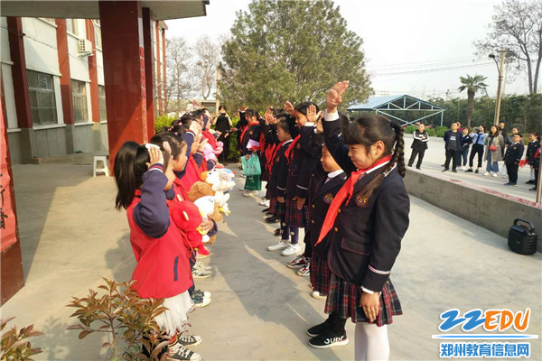 送你一个娃娃,学校住宿的夜晚就不害怕了 送你一个娃娃,学校住宿的夜晚就不害怕了