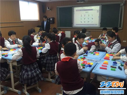 1.学生小组互动体验 1.学生小组互动体验