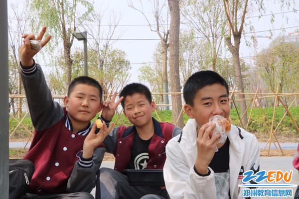 愉快的午餐时光 愉快的午餐时光