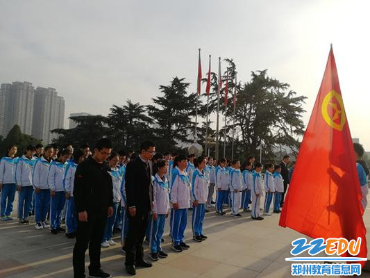 4全体成员默哀一分钟