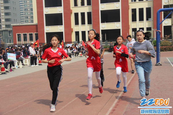 9.运动健儿挥洒汗水 9.运动健儿挥洒汗水