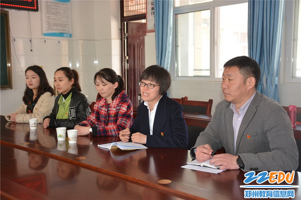 教研员孙红伟老师议课_调整大小 教研员孙红伟老师议课_调整大小