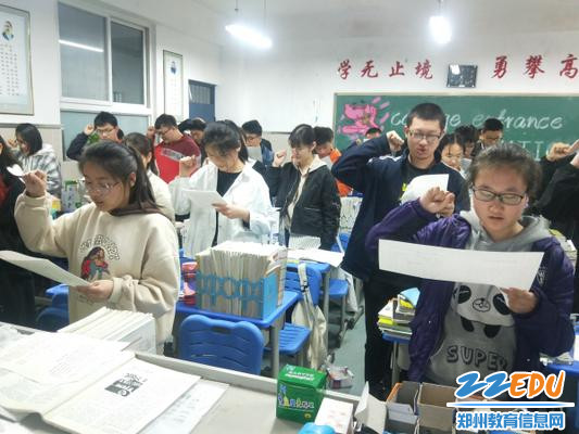 2.举行防溺水宣誓活动 2.举行防溺水宣誓活动