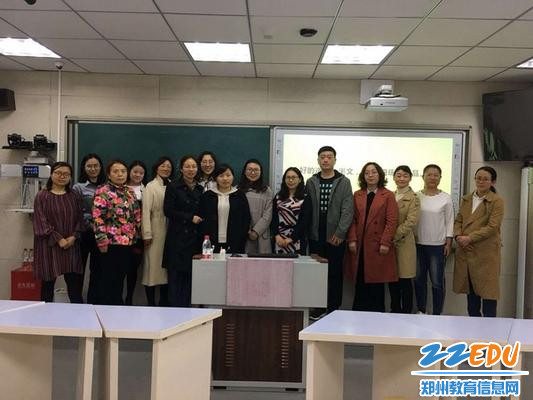 刘惠臻老师的送课、指导受到老师们的欢迎。活动结束后,学校老师与刘惠臻合影。 刘惠臻老师的送课、指导受到老师们的欢迎。活动结束后,学校老师与刘惠臻合影。