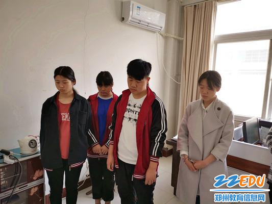 小组成员认真聆听_副本 小组成员认真聆听_副本