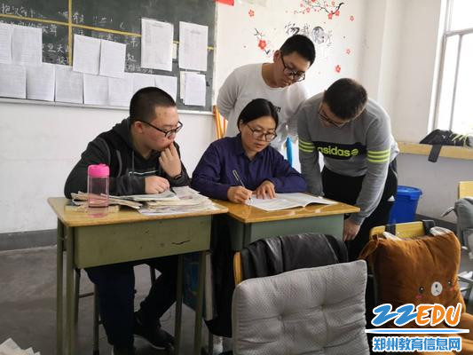 给学生讲解难点 给学生讲解难点