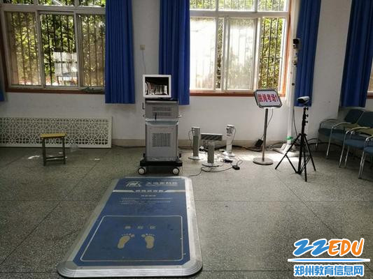 设在郑州五中阅览室的跳绳项目测试点