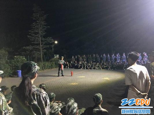 刘兵老师带领学生参加社会实践活动