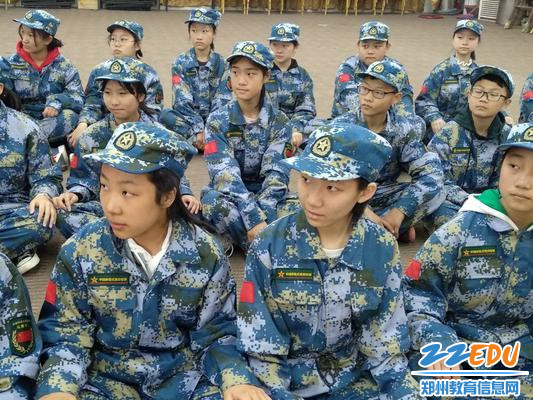 队员们细心聆听教导_看图王 队员们细心聆听教导_看图王