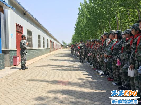 刺峰教官做演练培训 刺峰教官做演练培训